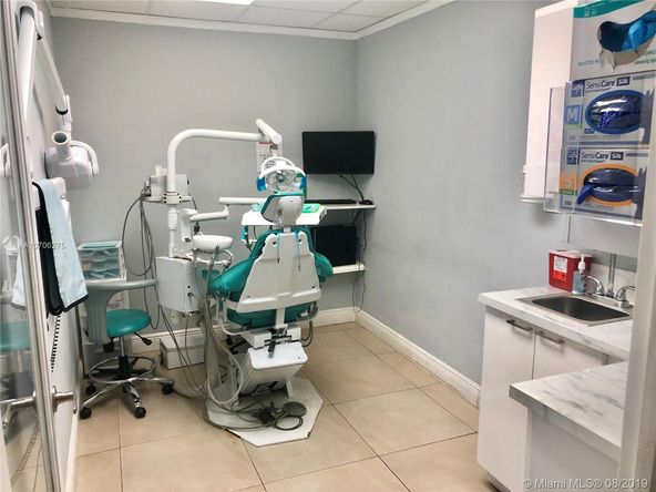 1955 W 68th St, Hialeah, FL 33014
